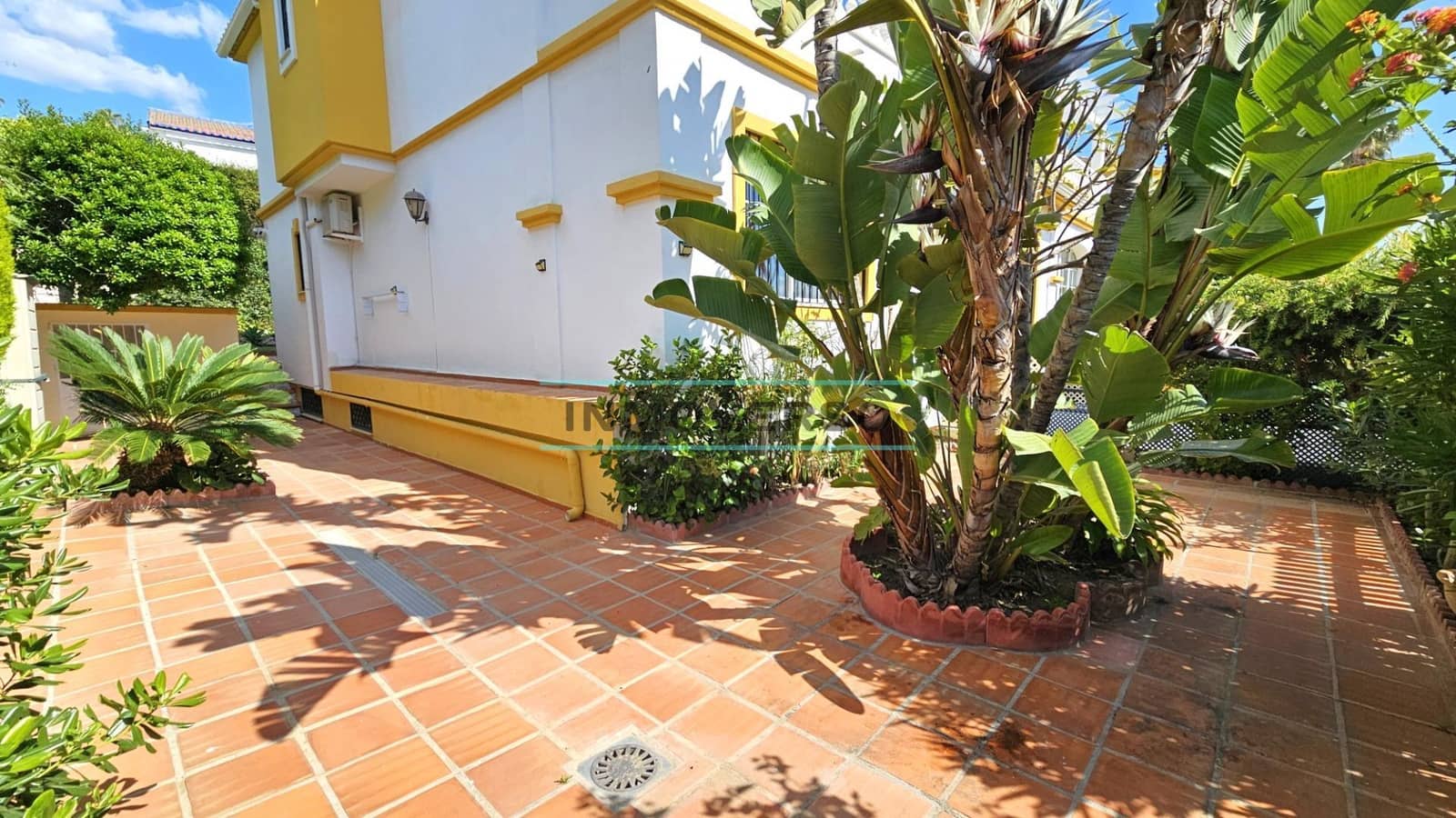 5 slaapkamer Villa te huur in Torre del Mar met zwembad garage - € 3.300 (Ref: 10035391)