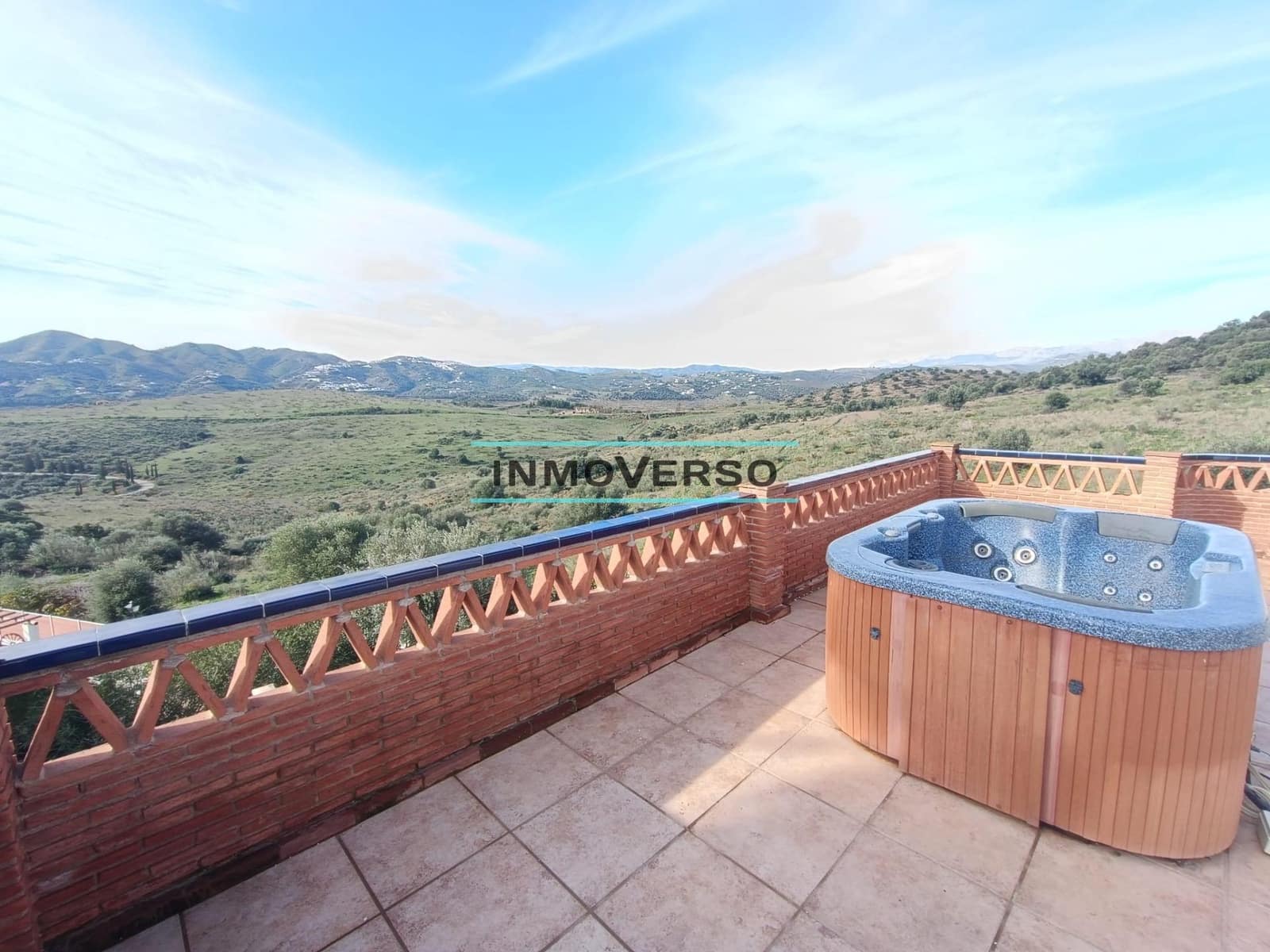 4 Zimmer Villa zu verkaufen in Vinuela mit Pool - 365.000 € (Ref: 8678006)