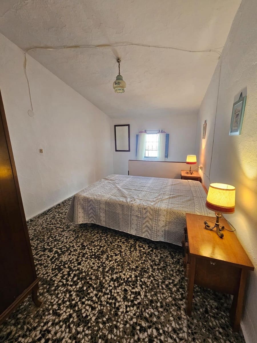 Casa de 3 habitaciones en Vélez-Málaga en venta con garaje - 128.000 € (Ref: 8817823)