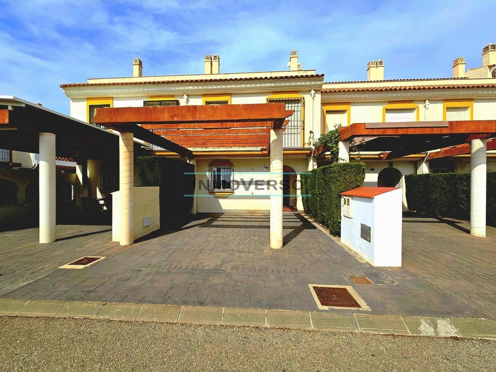 3 soveværelse Rækkehus til salg i Torre de Benagalbon med swimmingpool - € 578.500 (Ref: 8869766)