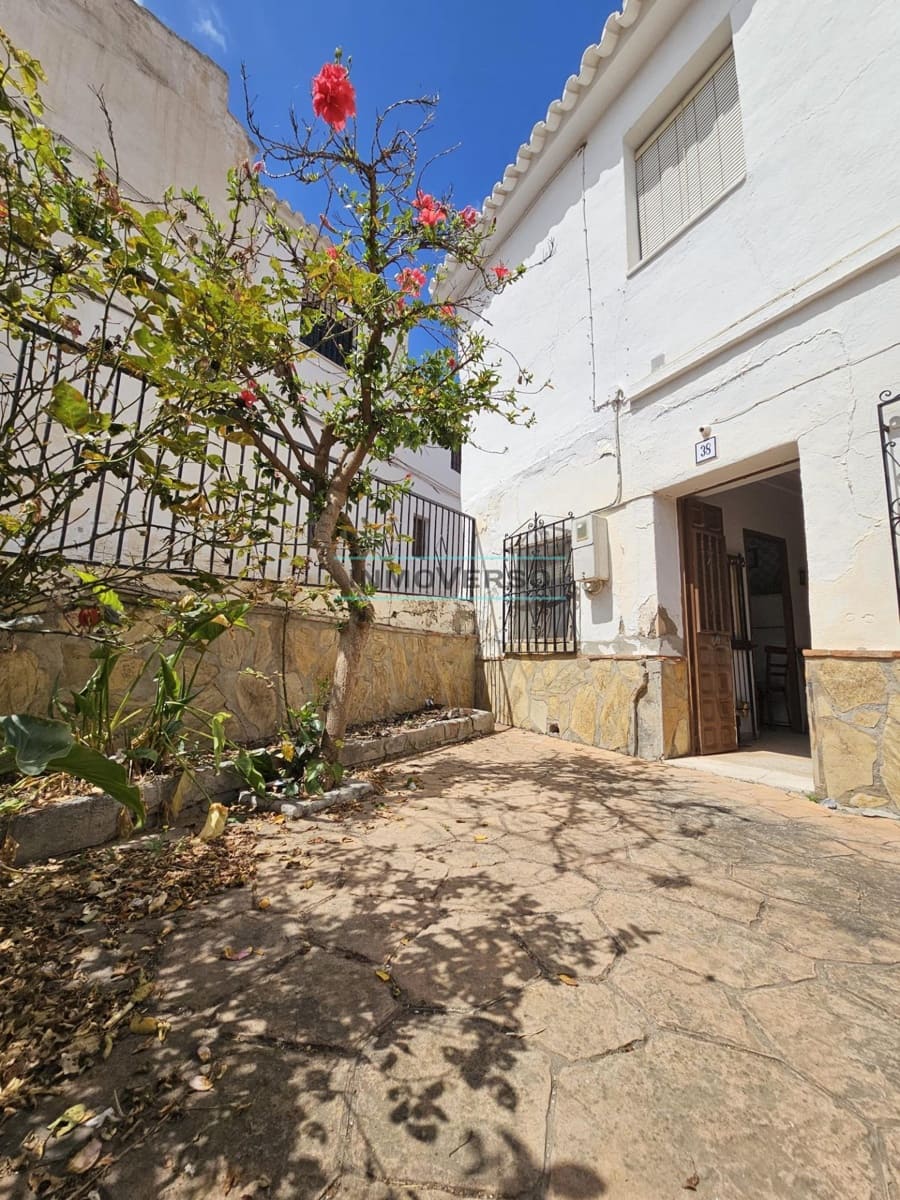4 bedroom Townhouse for sale in Los Romanes - € 69,000 (Ref: 9012444)