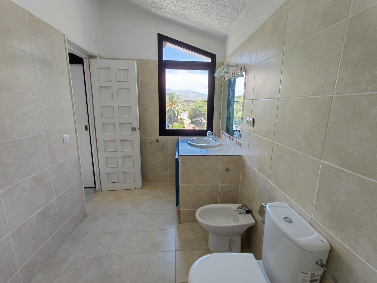 2 soverom Leilighet til leie i Bahia Dorada med svømmebasseng - € 1 100 (Ref: 9262519)