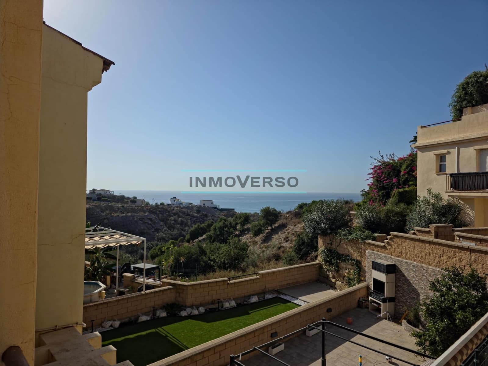 Adosado de 4 habitaciones en Vélez-Málaga en venta con piscina - 335.000 € (Ref: 9310843)