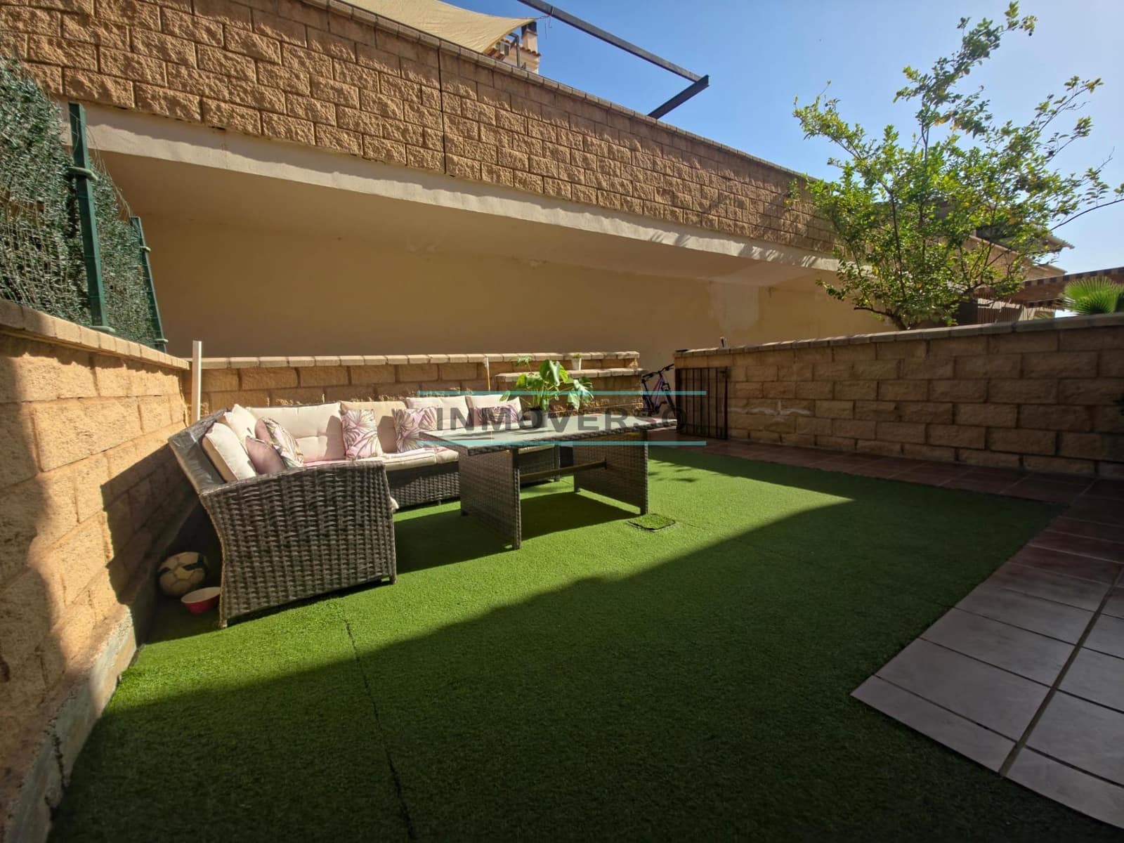 Adosado de 4 habitaciones en Vélez-Málaga en venta con piscina - 335.000 € (Ref: 9310843)