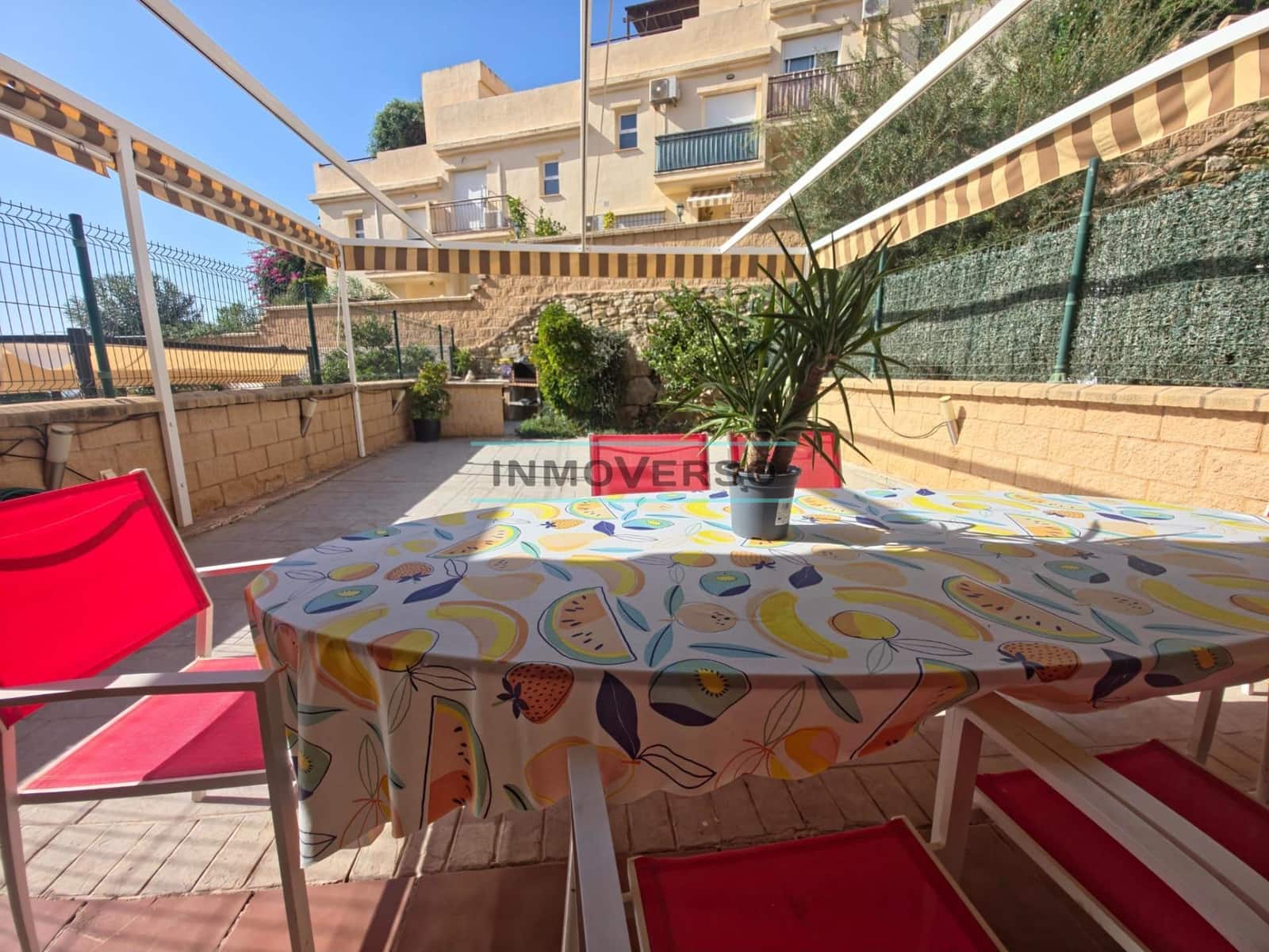 Adosado de 4 habitaciones en Vélez-Málaga en venta con piscina - 335.000 € (Ref: 9310843)