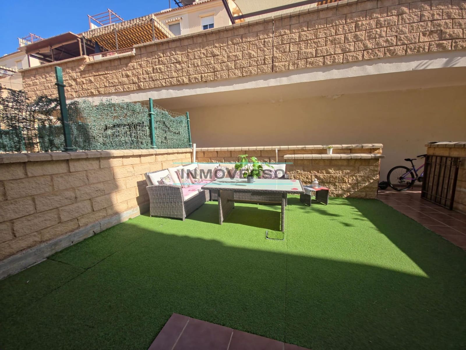 Adosado de 4 habitaciones en Vélez-Málaga en venta con piscina - 335.000 € (Ref: 9310843)