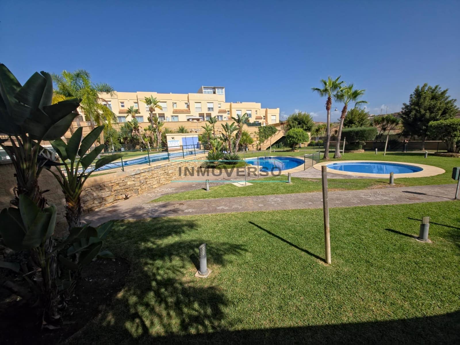 Adosado de 4 habitaciones en Vélez-Málaga en venta con piscina - 335.000 € (Ref: 9310843)