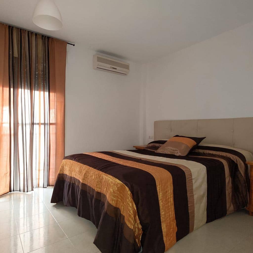 4 makuuhuone Rivitalo myytävänä paikassa Chilches mukana uima-altaan 
autotalli - 395 000 € (Ref: 9385554)