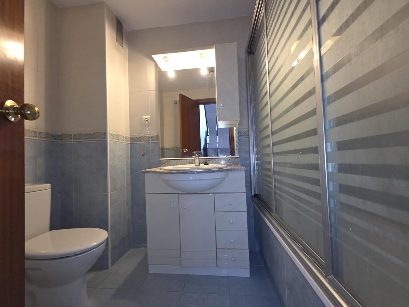 4 makuuhuone Rivitalo myytävänä paikassa Chilches mukana uima-altaan 
autotalli - 395 000 € (Ref: 9385554)