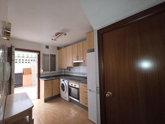 4 makuuhuone Rivitalo myytävänä paikassa Chilches, Vélez-Málaga mukana uima-altaan 
autotalli - 395 000 € (Ref: 9385554)