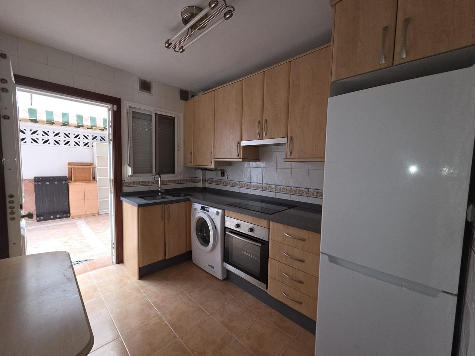 4 makuuhuone Rivitalo myytävänä paikassa Chilches mukana uima-altaan 
autotalli - 395 000 € (Ref: 9385554)