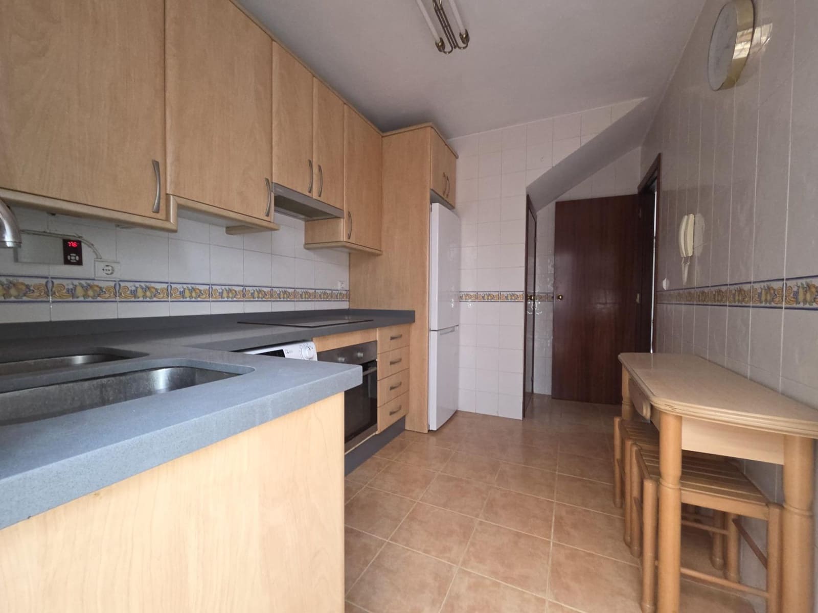 4 makuuhuone Rivitalo myytävänä paikassa Chilches mukana uima-altaan 
autotalli - 395 000 € (Ref: 9385554)