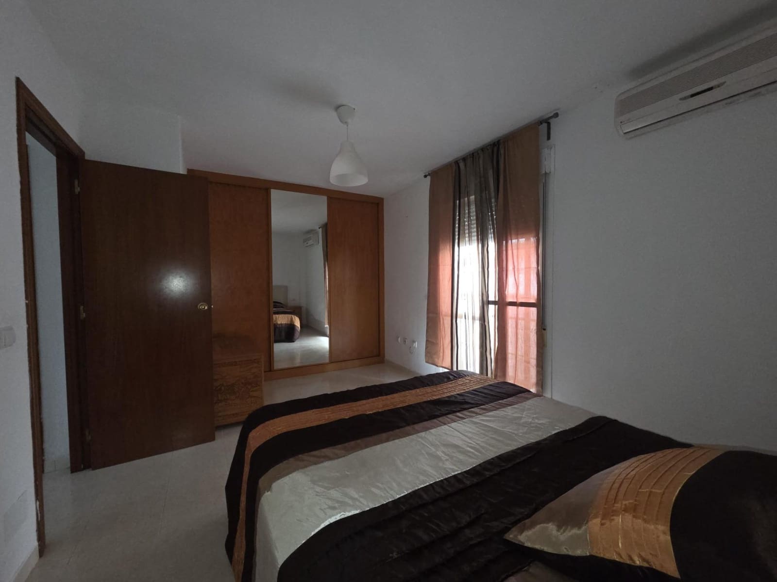 4 makuuhuone Rivitalo myytävänä paikassa Chilches mukana uima-altaan 
autotalli - 395 000 € (Ref: 9385554)