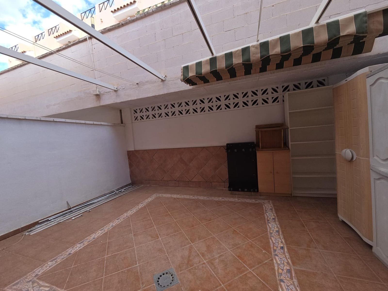 4 makuuhuone Rivitalo myytävänä paikassa Chilches mukana uima-altaan 
autotalli - 395 000 € (Ref: 9385554)