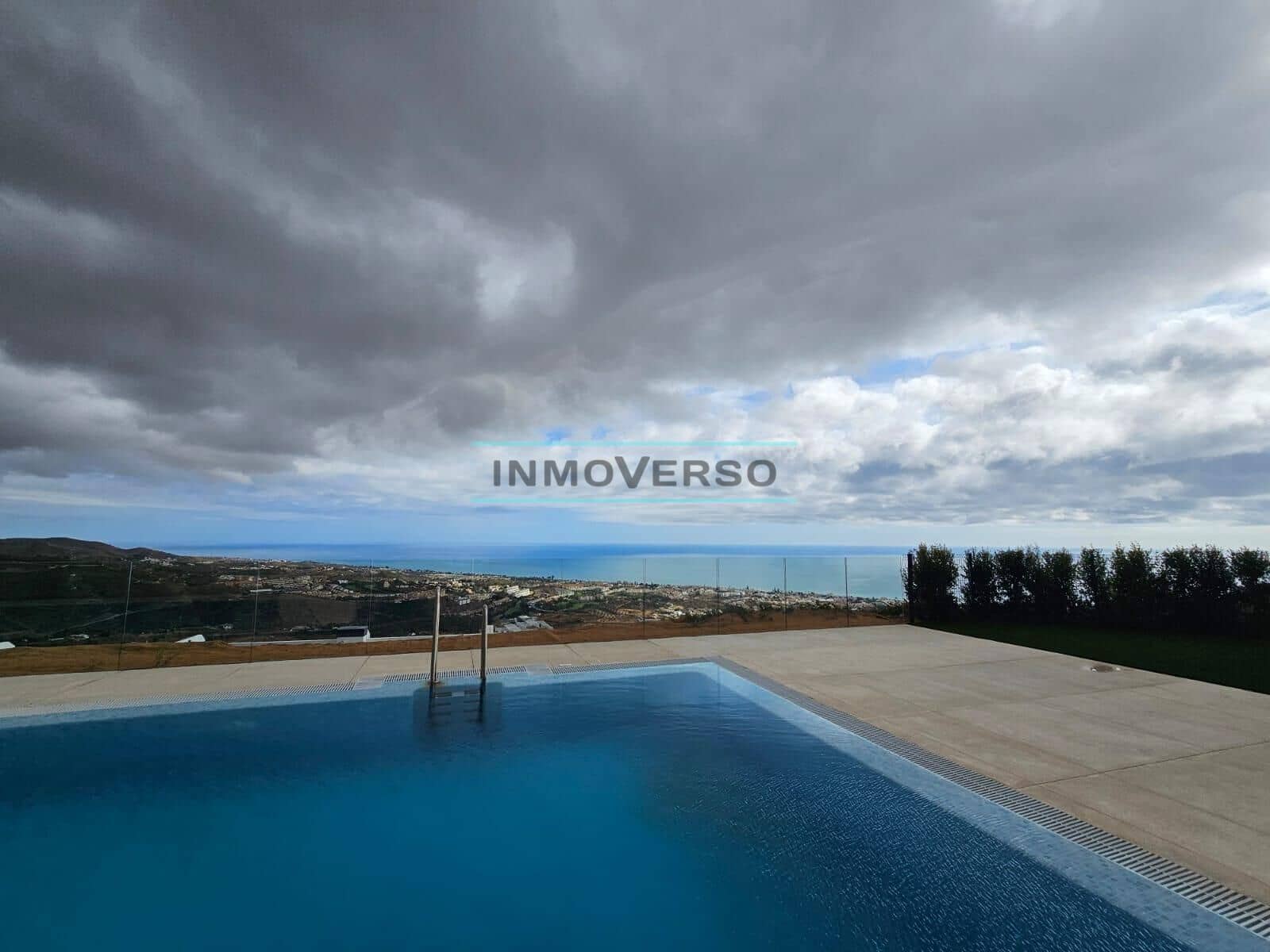 2 bedroom Flat for sale in Benagalbon with pool garage - € 410,000 (Ref: 9410934)