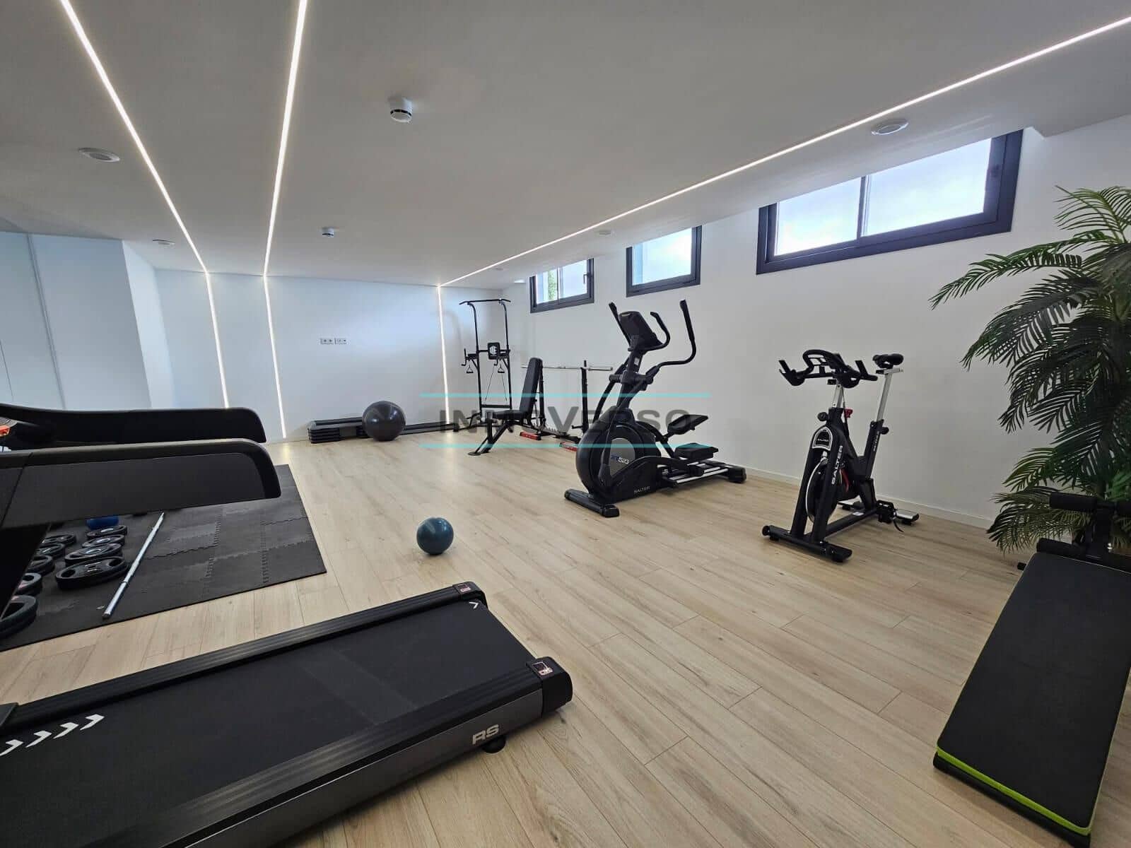 2 bedroom Flat for sale in Benagalbon with pool garage - € 410,000 (Ref: 9410934)