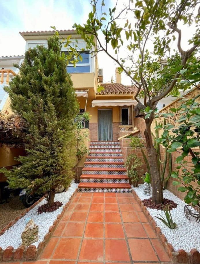 3 soveværelse Rækkehus til salg i Almayate - € 329.000 (Ref: 9415875)