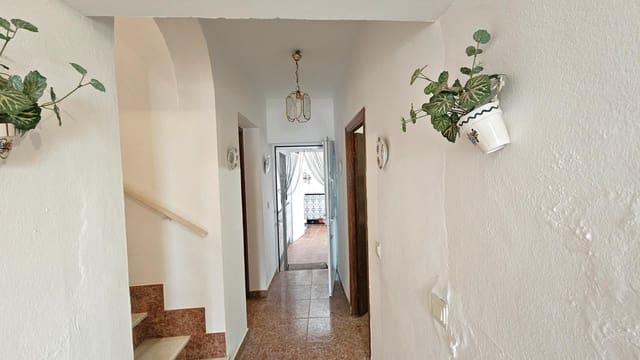 5 makuuhuone Omakotitalo myytävänä paikassa Benamargosa - 110 000 € (Ref: 9427142)