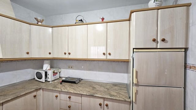 5 makuuhuone Omakotitalo myytävänä paikassa Benamargosa - 110 000 € (Ref: 9427142)