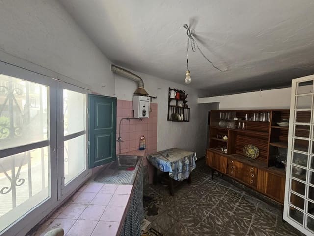 6 bedroom Townhouse for sale in Los Romanes, Viñuela - € 180,000 (Ref: 9494564)