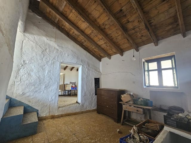 6 bedroom Townhouse for sale in Los Romanes, Viñuela - € 180,000 (Ref: 9494564)