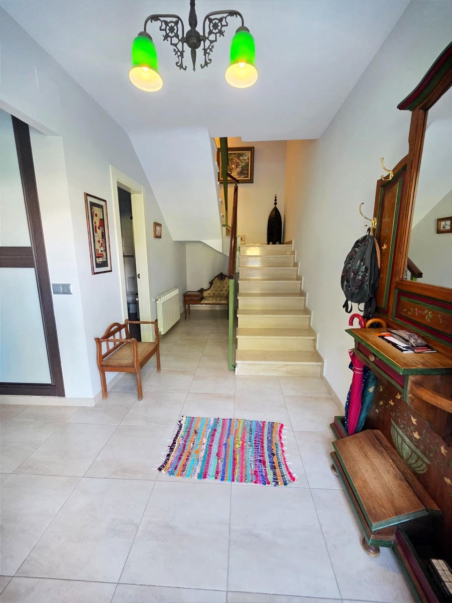 4 quarto Moradia para venda em Malaga cidade com garagem - 514 000 € (Ref: 9516061)