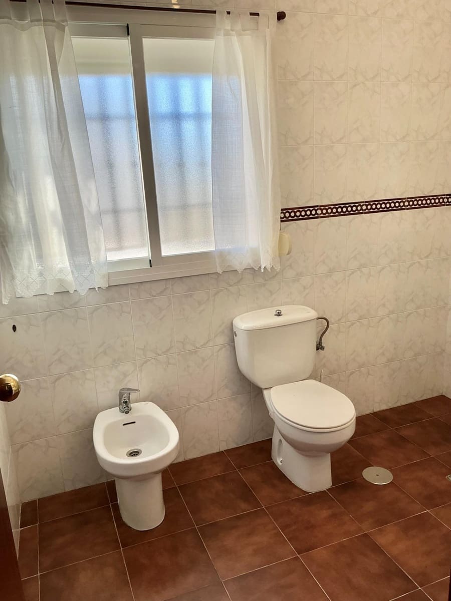 4 sypialnia Willa do wynajęcia w Rincon de la Victoria z garażem - 2 000 € (Ref: 9530471)