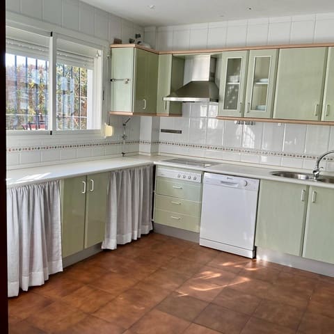 4 sypialnia Willa do wynajęcia w Rincón de la Victoria z garażem - 2 000 € (Ref: 9530471)