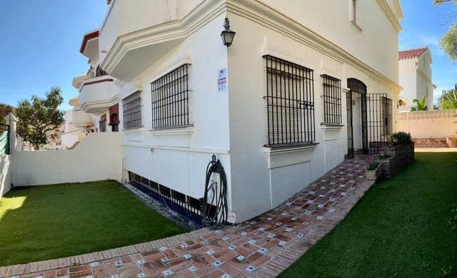 4 sypialnia Willa do wynajęcia w Rincón de la Victoria z garażem - 2 000 € (Ref: 9530471)