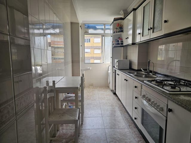Piso de 3 habitaciones en Torre del Mar, Vélez-Málaga en venta - 188.000 € (Ref: 9571121)
