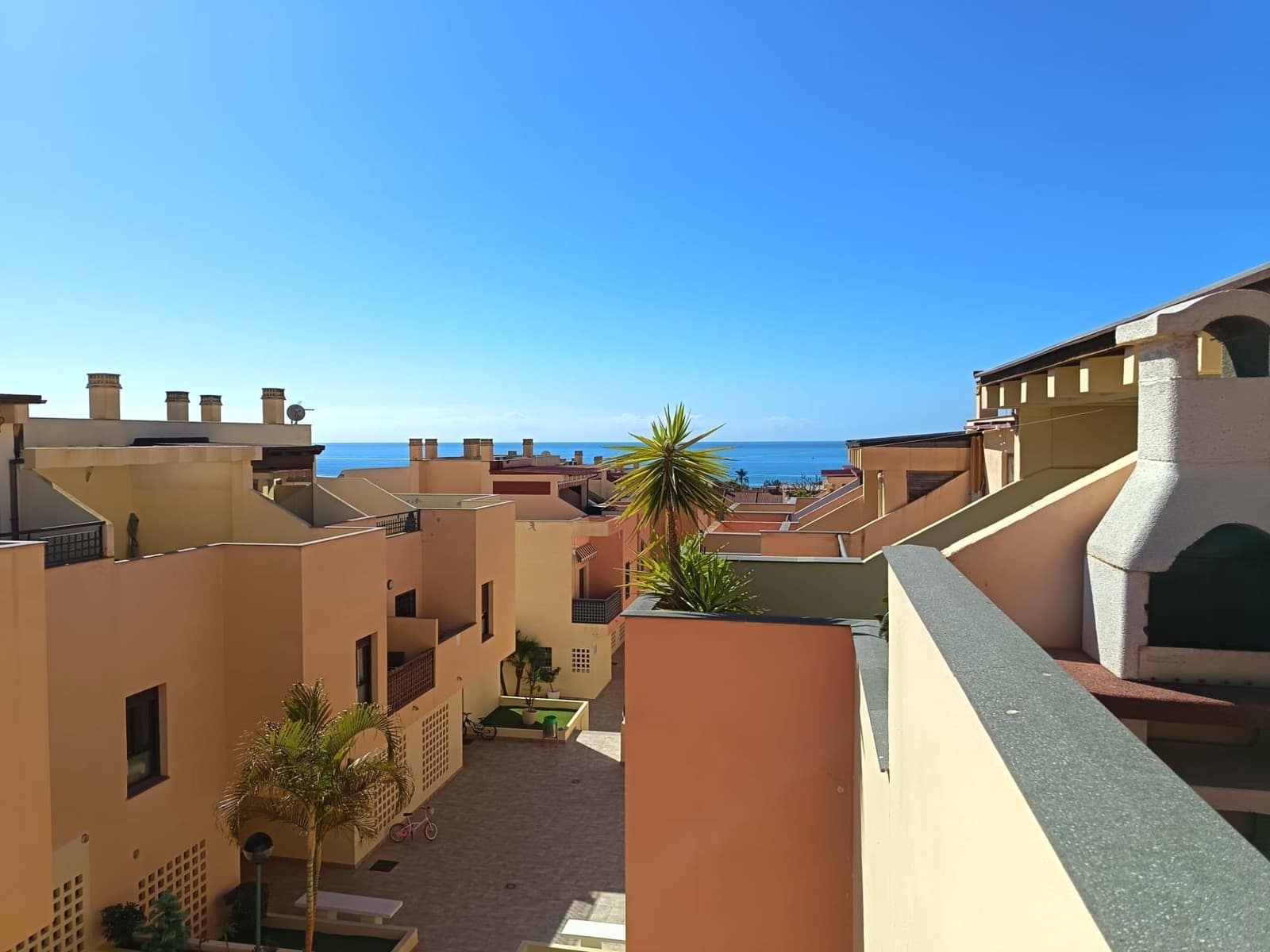 4 makuuhuone Rivitalo myytävänä paikassa Chilches mukana 
autotalli - 425 000 € (Ref: 9639478)