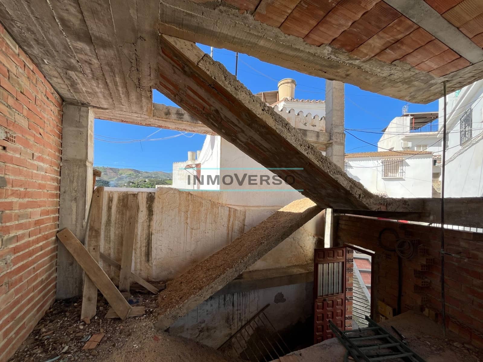 Apartment for sale in Benamargosa with garage - € 99,900 (Ref: 9679815)