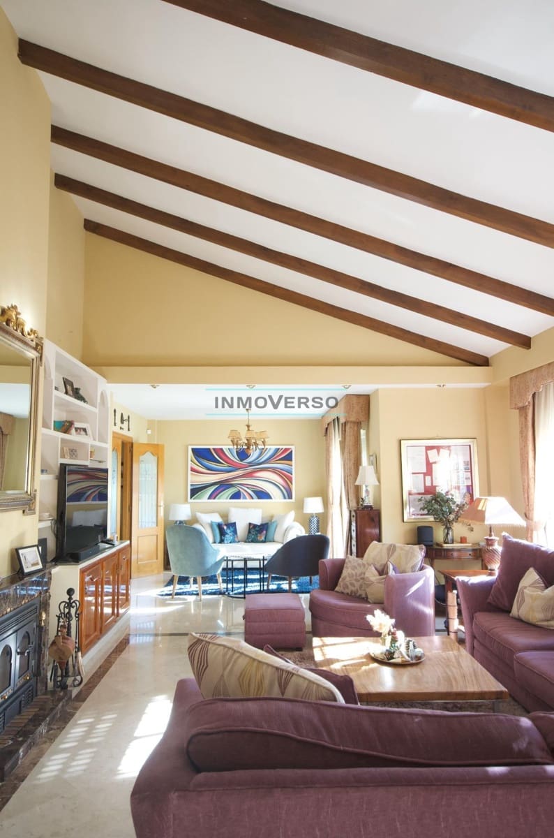 5 soverom Villa til salgs i Torre del Mar med svømmebasseng garasje - € 820 000 (Ref: 9836641)
