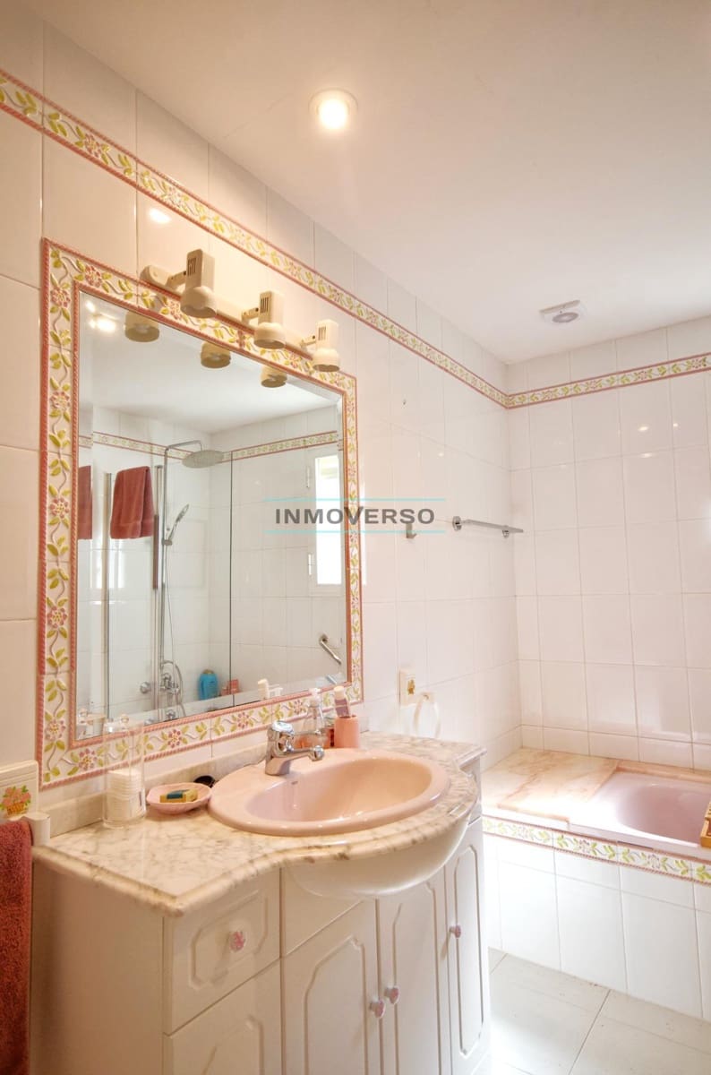 5 soverom Villa til salgs i Torre del Mar med svømmebasseng garasje - € 820 000 (Ref: 9836641)