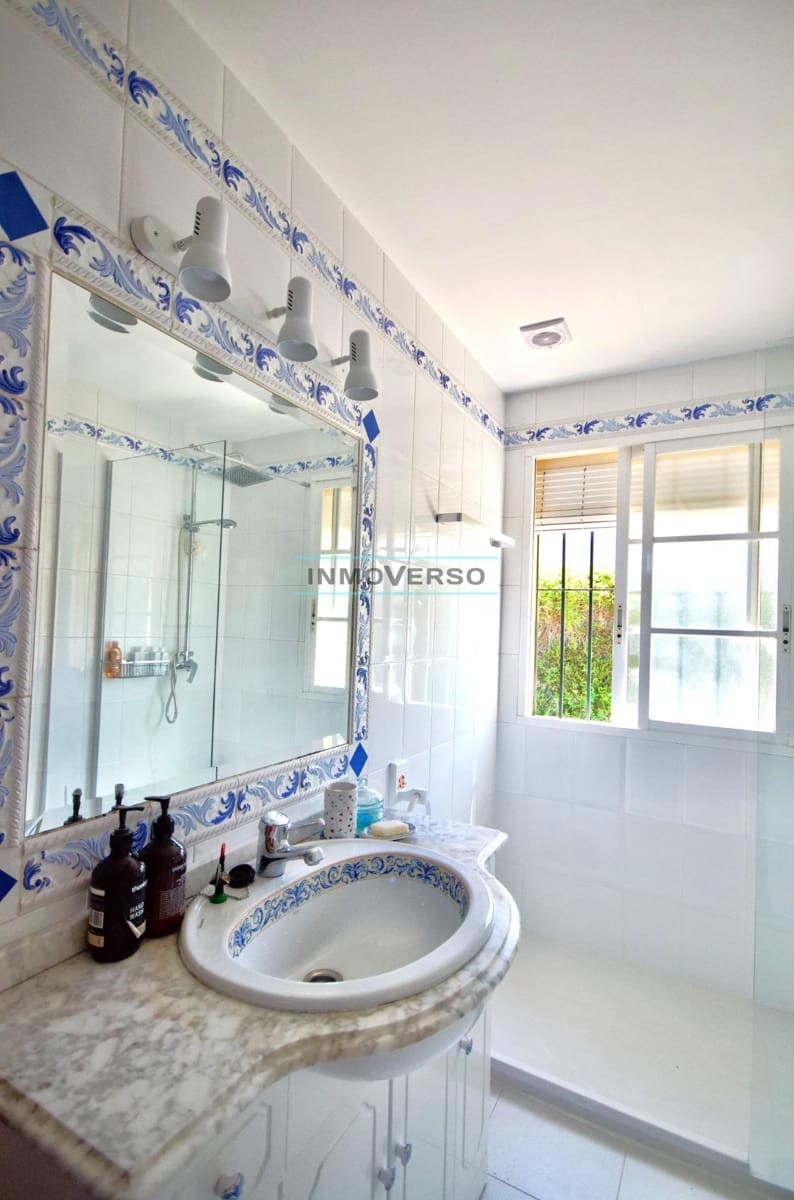5 soverom Villa til salgs i Torre del Mar med svømmebasseng garasje - € 820 000 (Ref: 9836641)