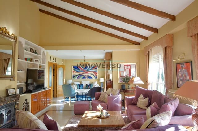 5 soveværelse Villa til salg i Torre del Mar, Vélez-Málaga med swimmingpool garage - € 820.000 (Ref: 9836641)