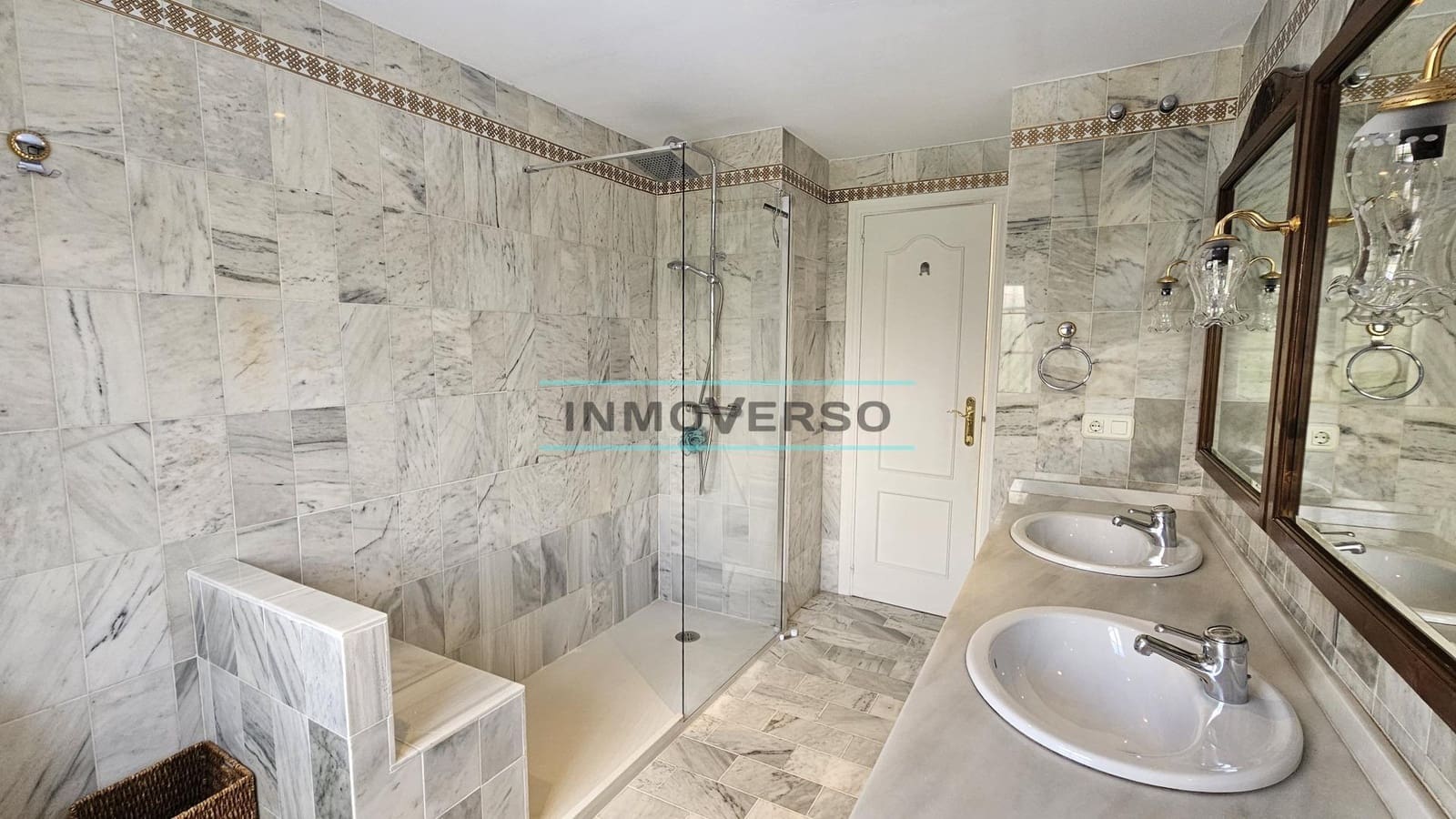 5 makuuhuone Huvila myytävänä paikassa Torre del Mar mukana uima-altaan 
autotalli - 795 000 € (Ref: 9836641)