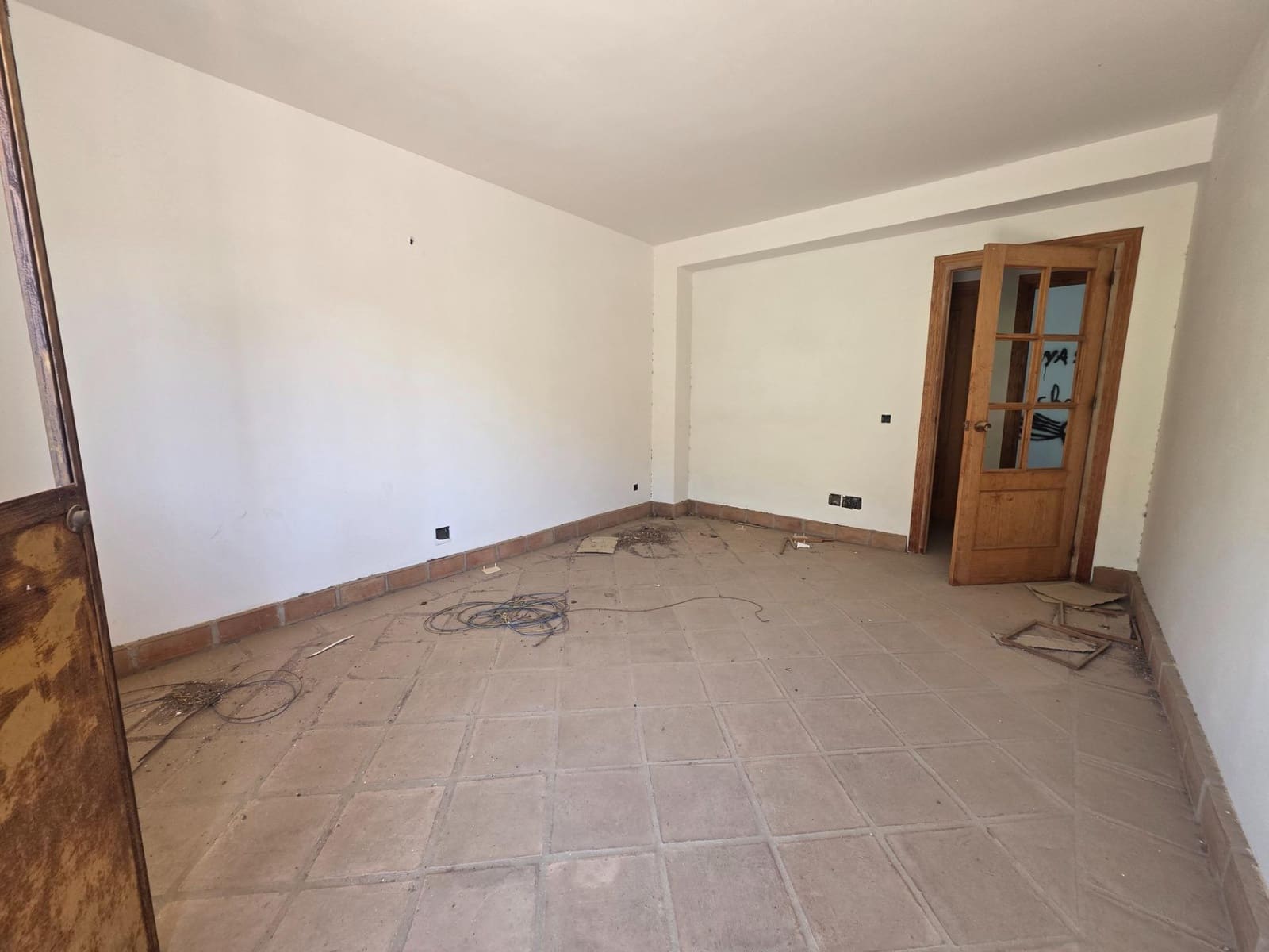 12 bedroom Hotel for sale in Vinuela - € 450,000 (Ref: 9884749)