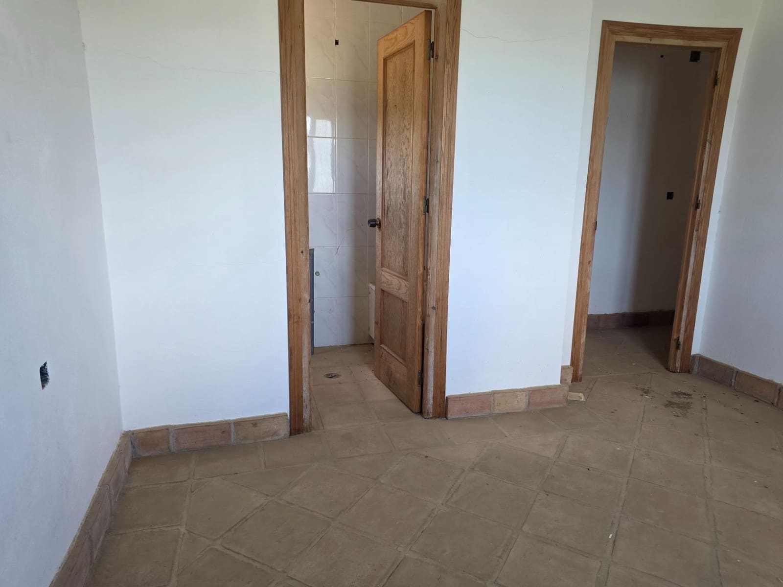 12 bedroom Hotel for sale in Vinuela - € 450,000 (Ref: 9884749)