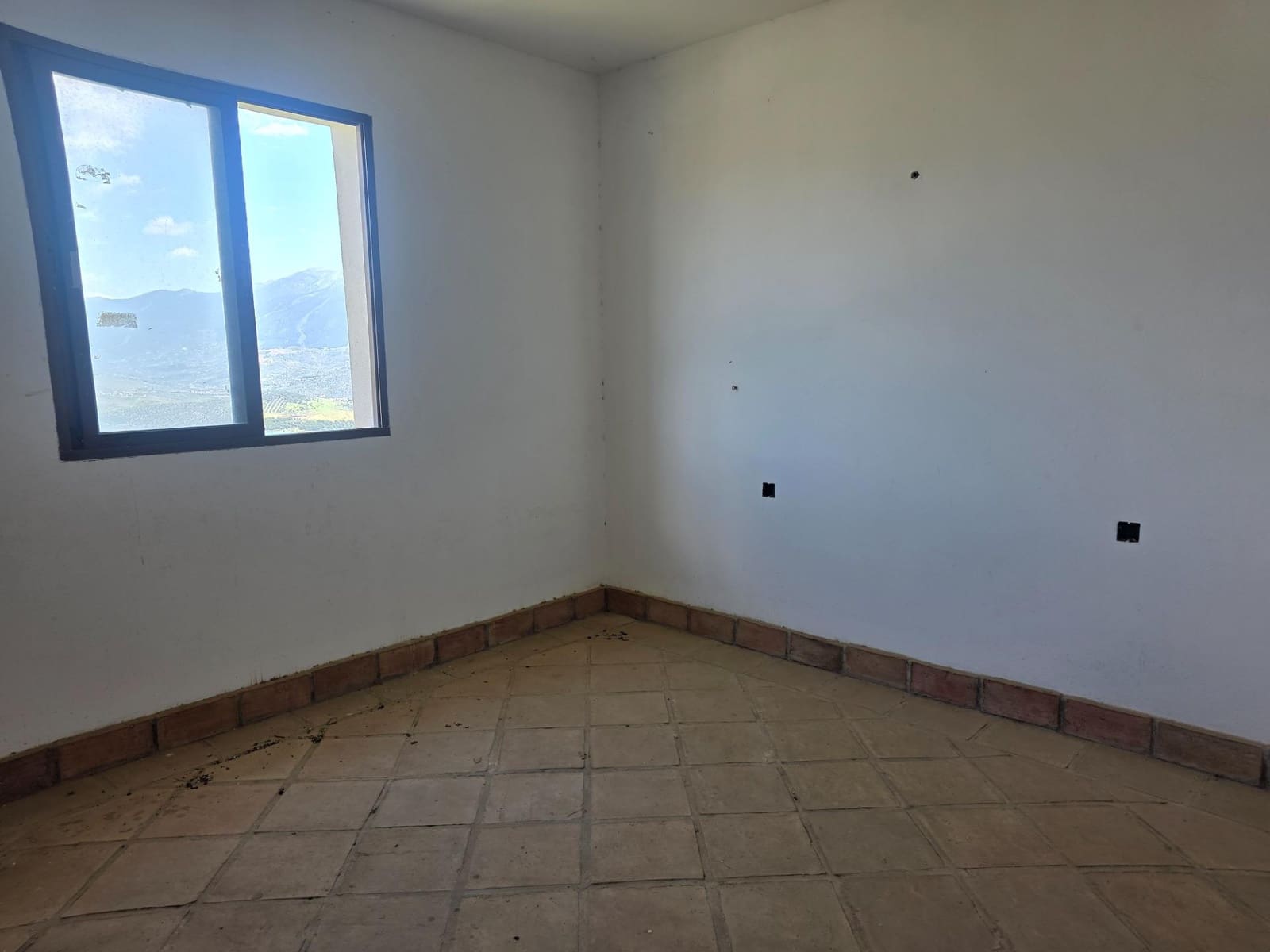 12 bedroom Hotel for sale in Vinuela - € 450,000 (Ref: 9884749)