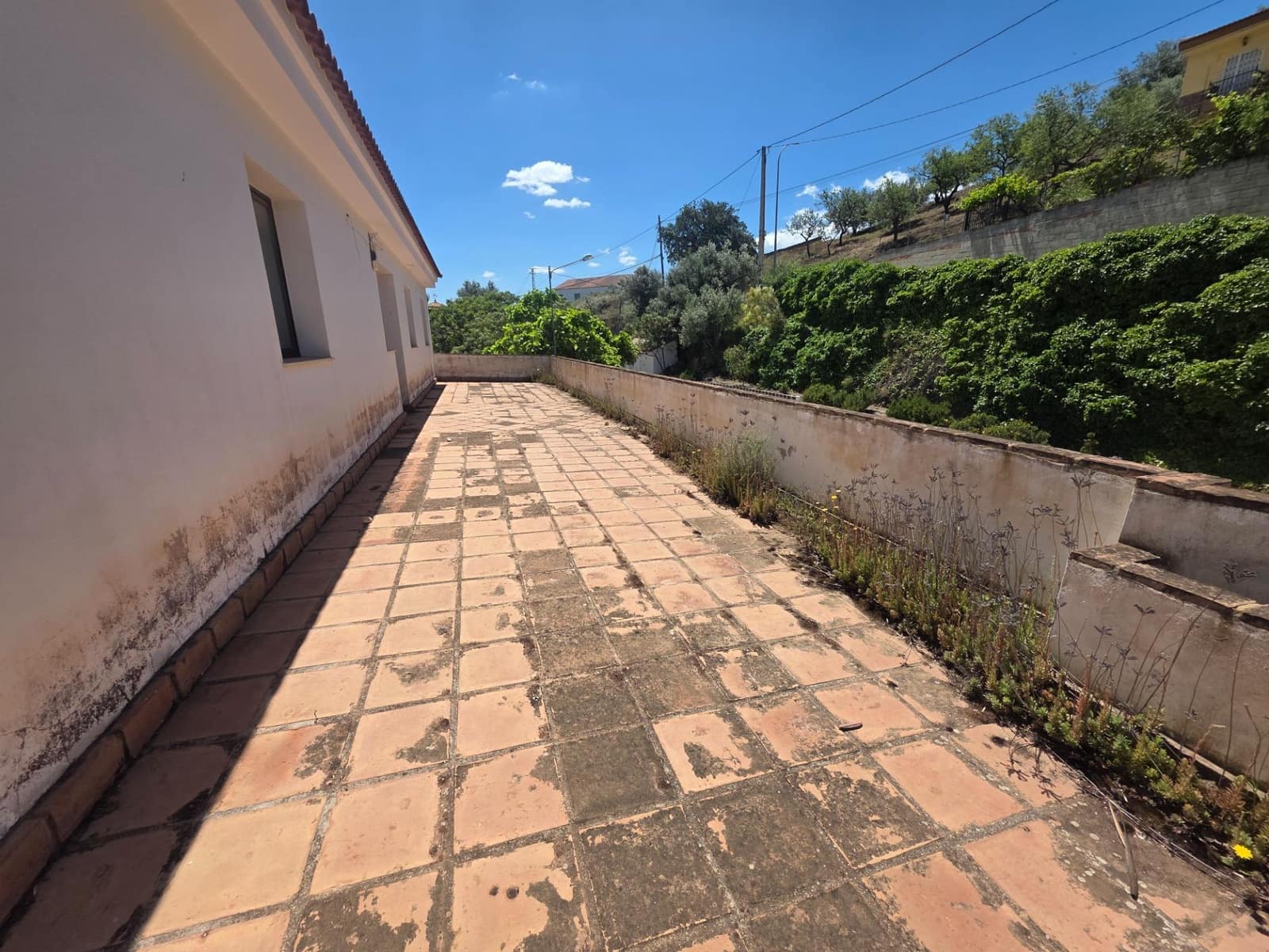 12 bedroom Hotel for sale in Vinuela - € 450,000 (Ref: 9884749)