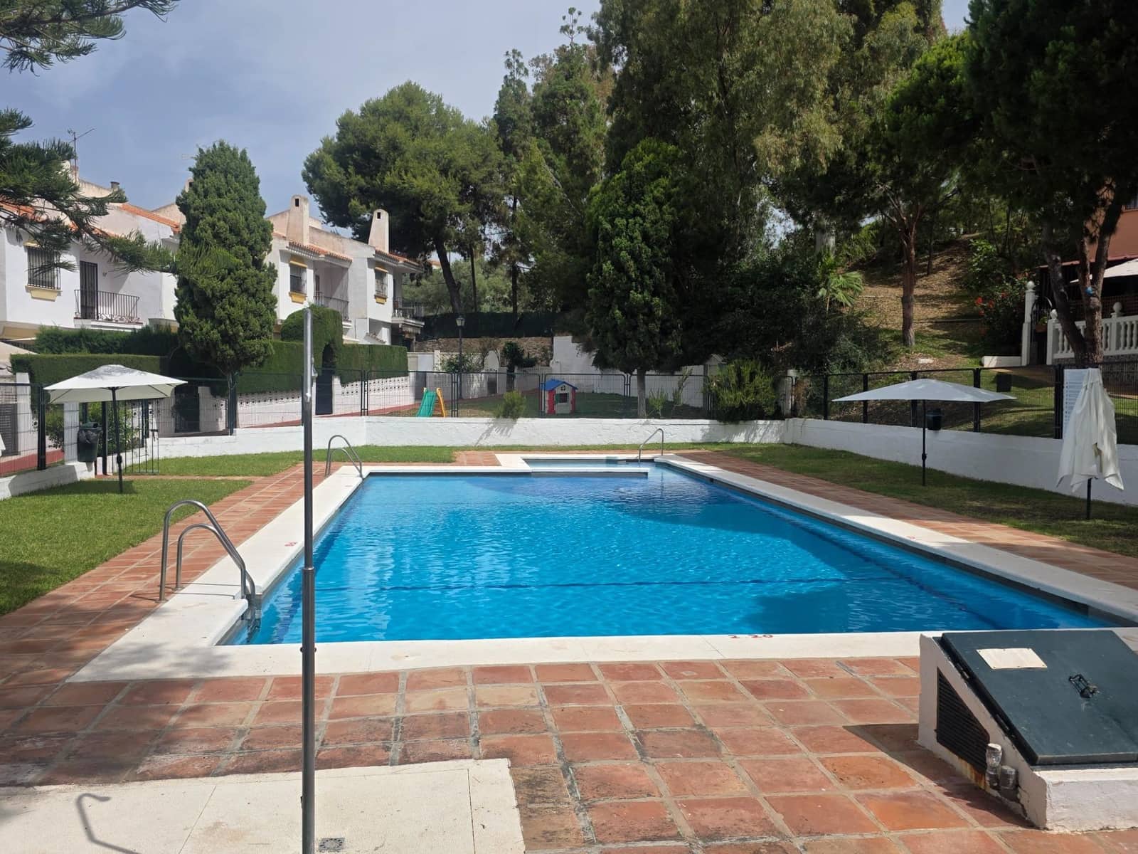 4 soveværelse Rækkehus til leje i Chilches med swimmingpool garage - € 1.300 (Ref: 9922269)