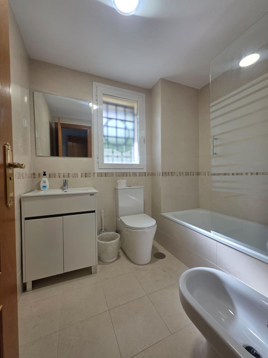 2 Zimmer Wohnung zu vermieten in Caleta de Velez mit Pool Garage - 1.200 € (Ref: 9934170)