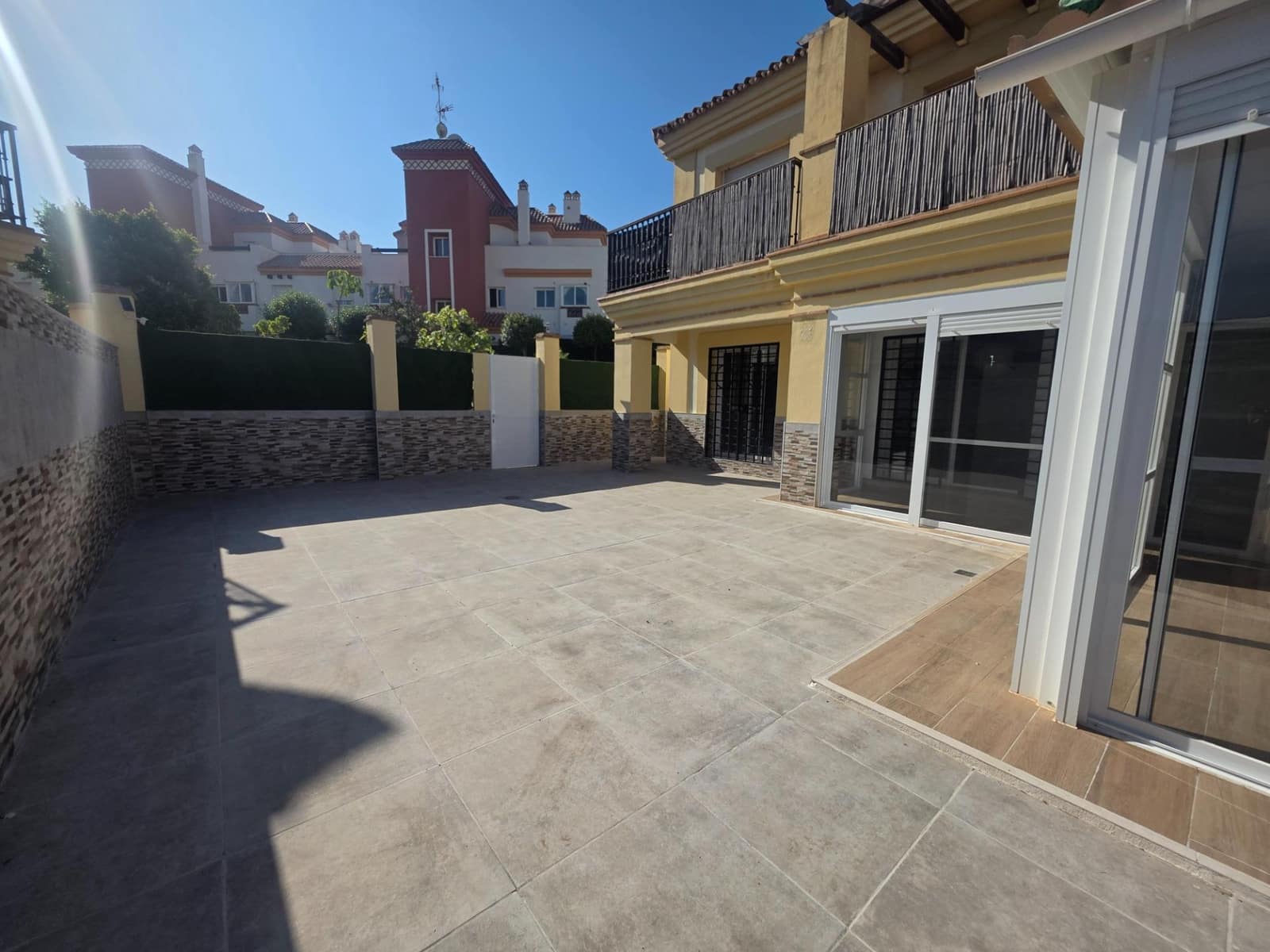 2 Zimmer Wohnung zu vermieten in Caleta de Velez mit Pool Garage - 1.200 € (Ref: 9934170)