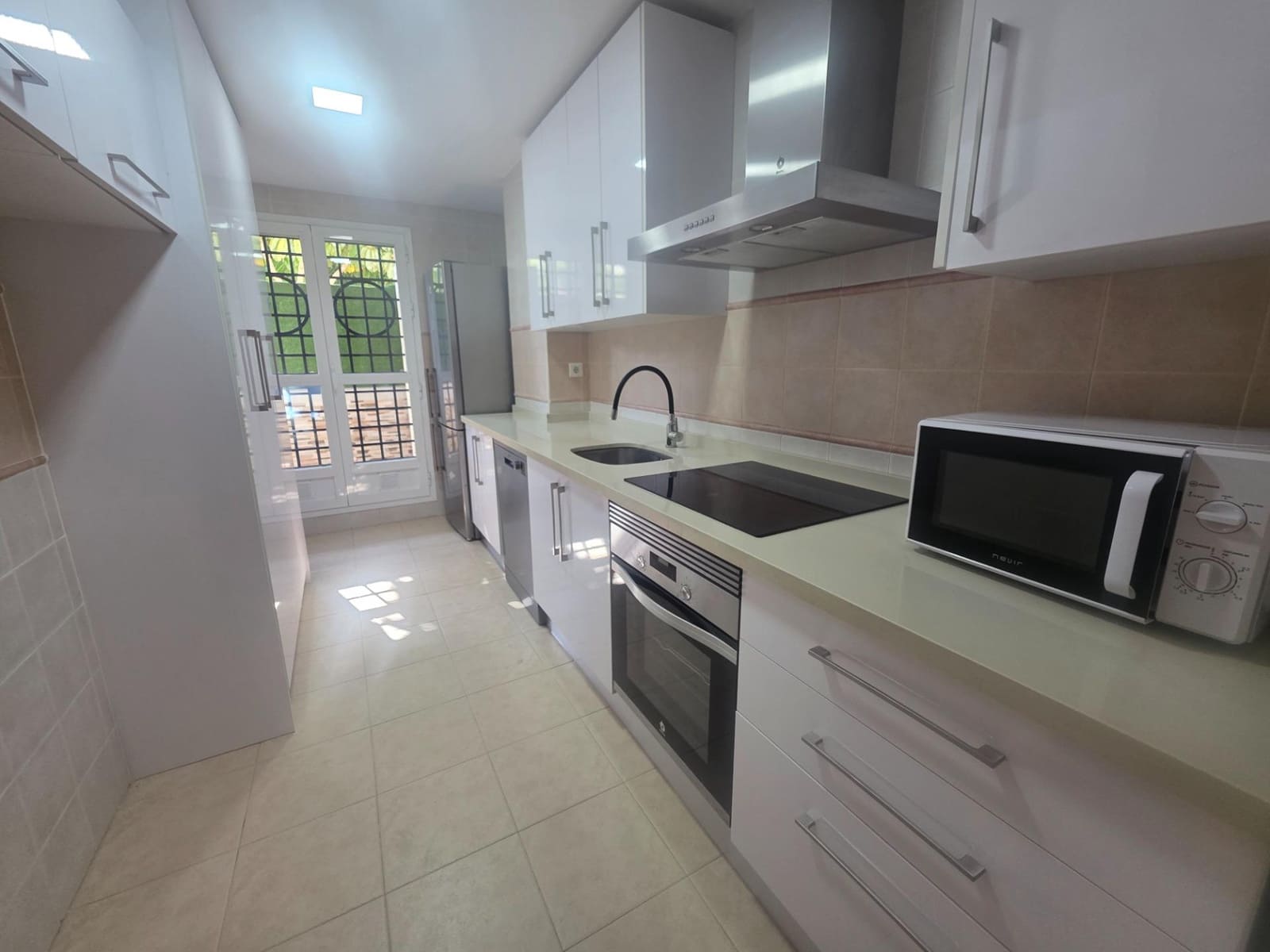 2 Zimmer Wohnung zu vermieten in Caleta de Velez mit Pool Garage - 1.200 € (Ref: 9934170)