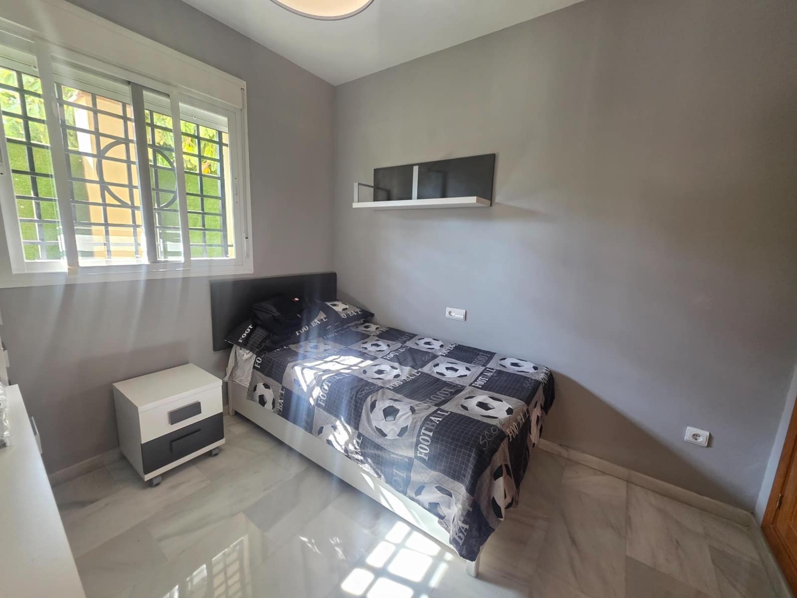 2 Zimmer Wohnung zu vermieten in Caleta de Velez mit Pool Garage - 1.200 € (Ref: 9934170)