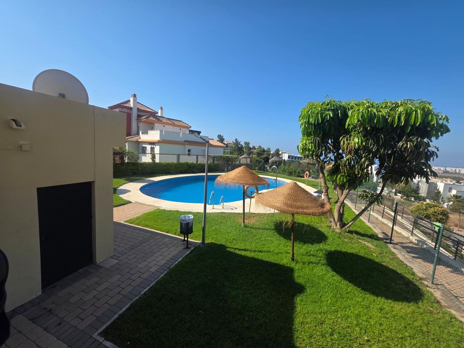 2 Zimmer Wohnung zu vermieten in Caleta de Velez mit Pool Garage - 1.200 € (Ref: 9934170)