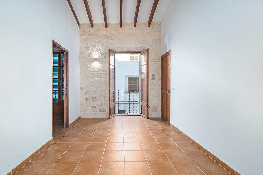 8 soveværelse Byhus til salg i Llucmajor med garage - € 980.000 (Ref: 7912690)