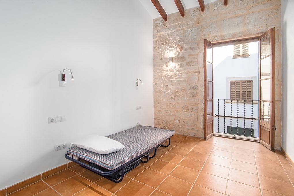 8 soveværelse Byhus til salg i Llucmajor med garage - € 980.000 (Ref: 7912690)