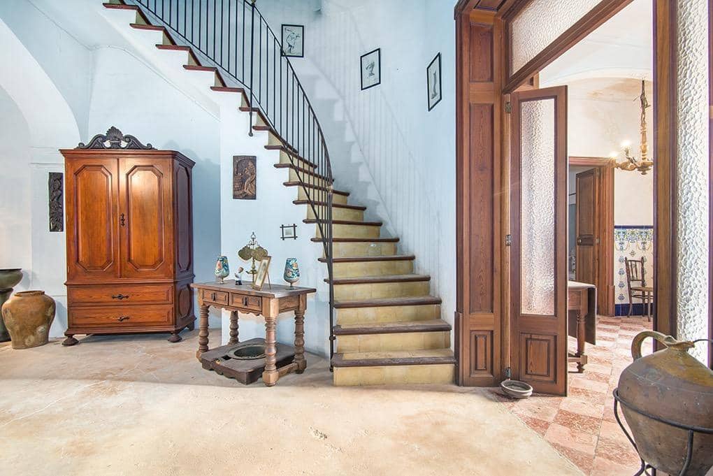 8 soveværelse Byhus til salg i Llucmajor med garage - € 980.000 (Ref: 7912690)